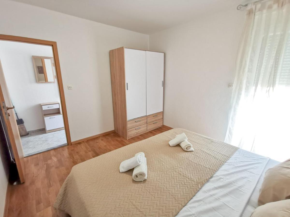 A4 Apartmani Kevic Kastela Ngoại thất bức ảnh