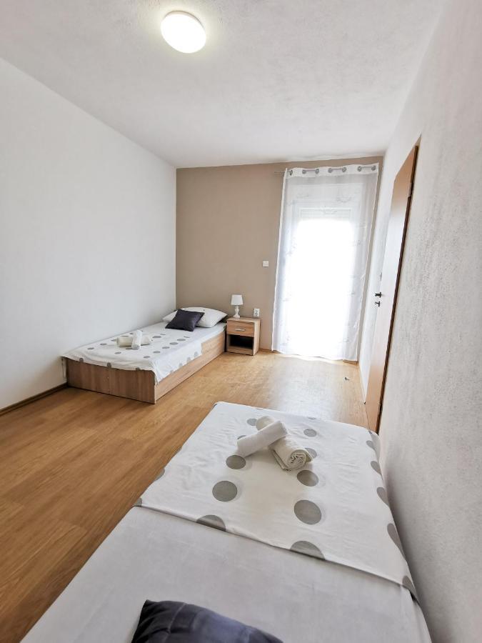 A4 Apartmani Kevic Kastela Ngoại thất bức ảnh