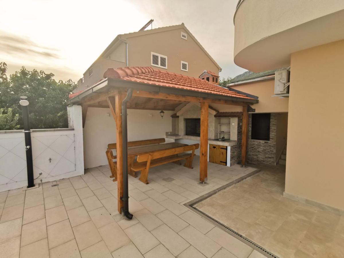 A4 Apartmani Kevic Kastela Ngoại thất bức ảnh