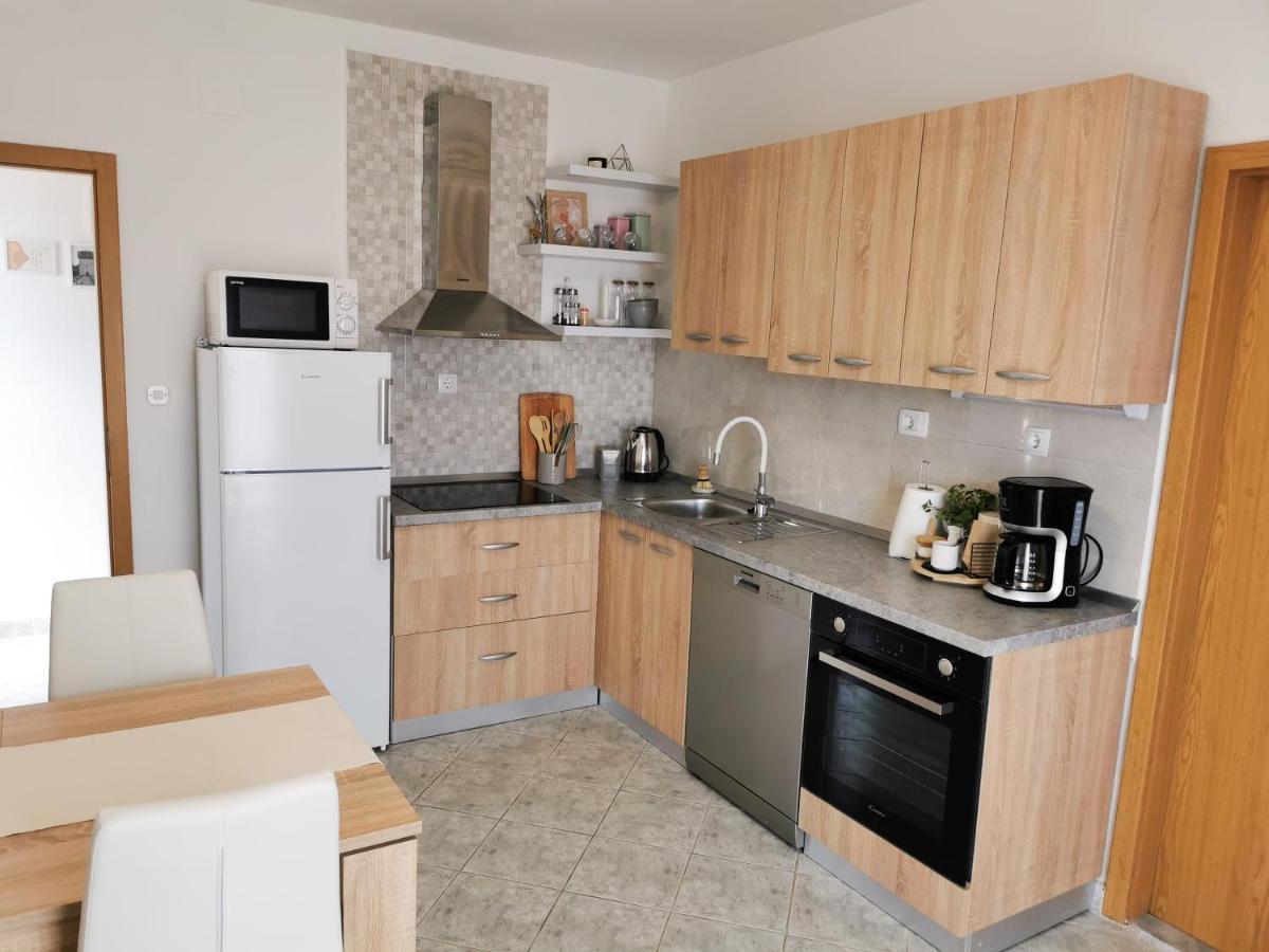 A4 Apartmani Kevic Kastela Ngoại thất bức ảnh