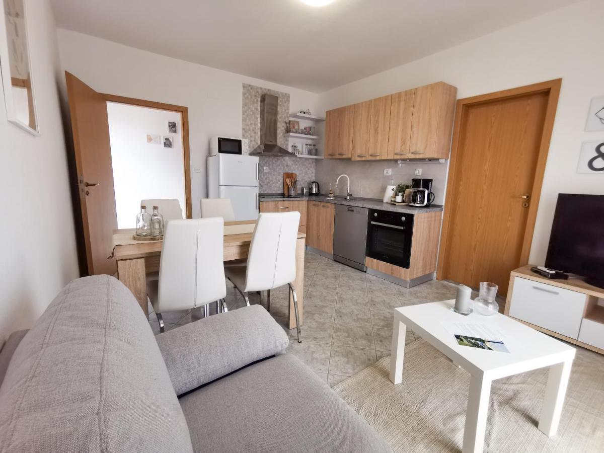 A4 Apartmani Kevic Kastela Ngoại thất bức ảnh