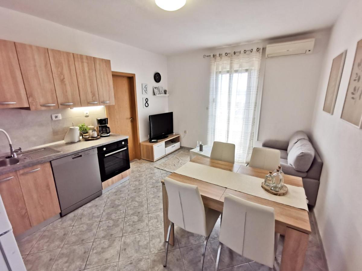 A4 Apartmani Kevic Kastela Ngoại thất bức ảnh